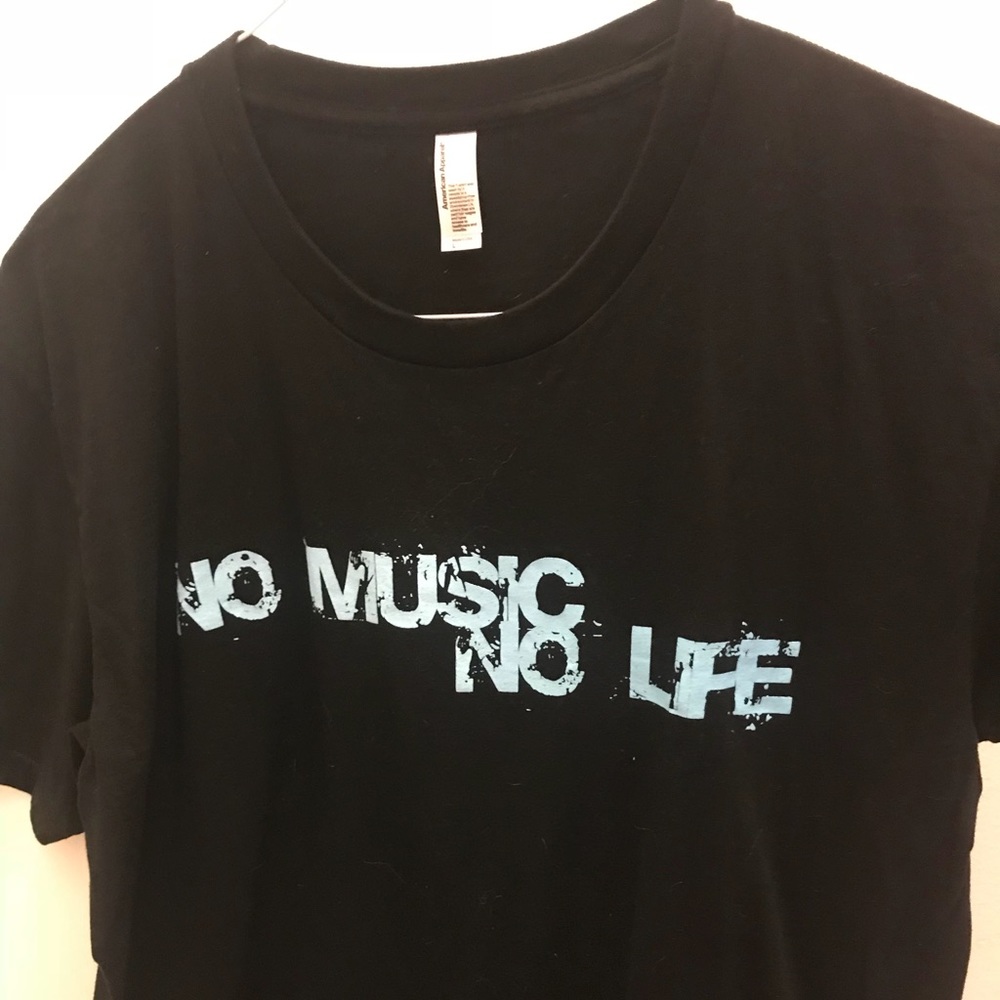 American Apparel T-Shirt “No Music-No Life”
